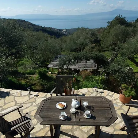 1-bed Yurt In Megali Mantinia With Sea Views! Σπίτι διακοπών Καλαμάτα
